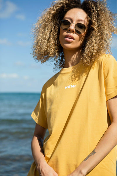 PRIMARY OVERSIZE TEE IN BUTTERSCOTCH - Kemi Active