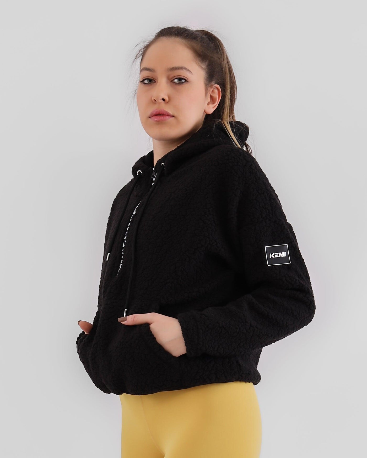 TOPSPIN SHERPA SWEAT IN BLACK - Kemi Active