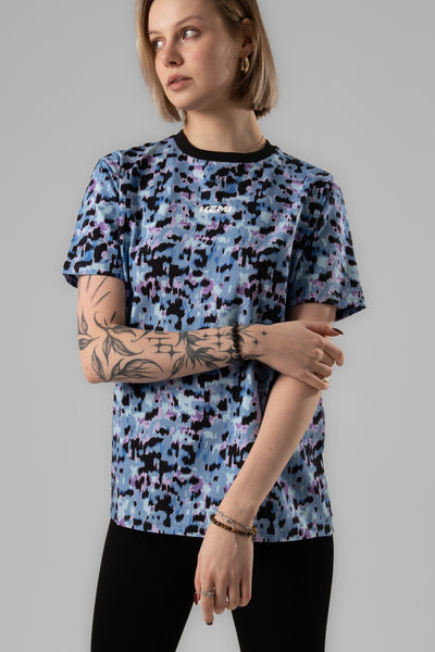 PRIMARY TEE IN BLUE LEOPARD PRINT